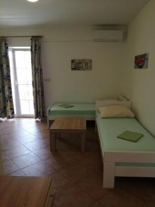 Postel nebo postele na pokoji v ubytování Apartments Jurjevic