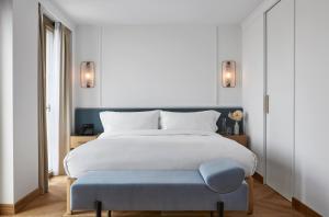 Alex Lake Zürich客房内的一张或多张床位