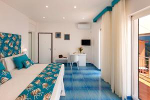 a hotel room with a bed and a table at Gala Residence Villa Giovanna in Ravello