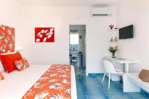 a small room with a bed and a desk at Gala Residence Villa Giovanna in Ravello