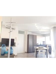 A kitchen or kitchenette at Island Apartment Porto Cesareo