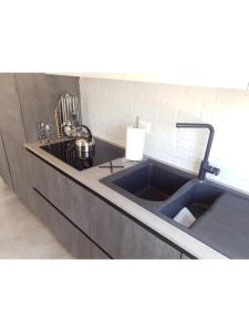 A kitchen or kitchenette at Island Apartment Porto Cesareo