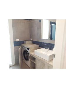 A bathroom at Island Apartment Porto Cesareo