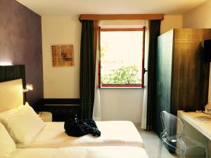 Televiisor ja/või meelelahutuskeskus majutusasutuses Hotel L'Approdo