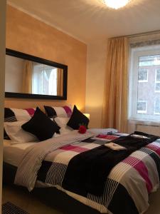 a bedroom with a large bed with a red rose on it at City Apartments Will in Emmerich