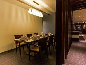 Restaurace v ubytování Ramee Grand Hotel and Spa, Pune