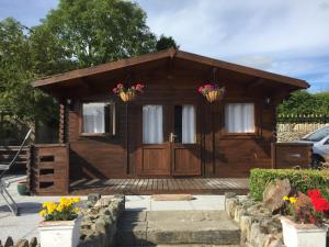 Photo de la galerie de l'établissement Chalet Free Sauna & Spa SuperKing bed, à Killaloo