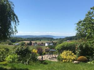 vistas desde el jardín de la casa en Ferienwohnung Klanner, en Daisendorf