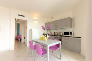 A kitchen or kitchenette at Kimberly House