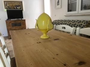TV a/nebo společenská místnost v ubytování FICOMORO surf house