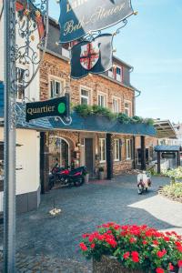 a street sign in front of a building with flowers at Landhaus Beth-Steuer in Valwig