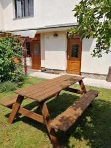 a wooden picnic table in front of a building at Apartmán Hugo in Kamenný Újezd