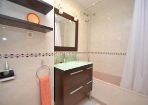 Kúpeľňa v ubytovaní Barcelona Bs Sitges + 15 fotografií
