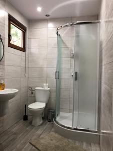 Kúpeľňa v ubytovaní Świerkowy domek