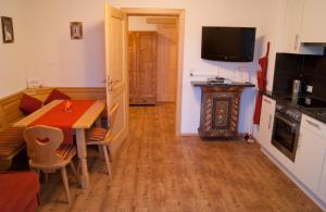 Kuchyň nebo kuchyňský kout v ubytování Apartment Sonnbichl