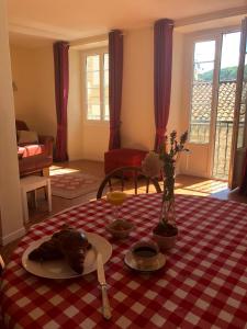 a room with a table with a plate of food on it at Boutique Appartement 2 Chambres dans le Vieux Cahors in Cahors
