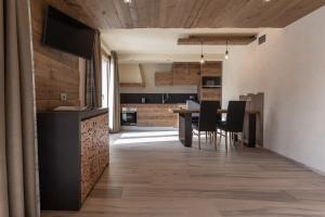 a kitchen and dining room with a table and chairs at Chalet Cuna Bela in Livigno