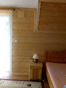 Drewniane pokoje w Niedzicyにあるベッド