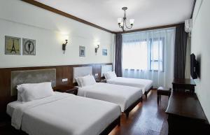 Postel nebo postele na pokoji v ubytování Memory Inn Guilin Central