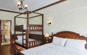 Postel nebo postele na pokoji v ubytování Memory Inn Guilin Central