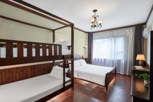 Postel nebo postele na pokoji v ubytování Memory Inn Guilin Central