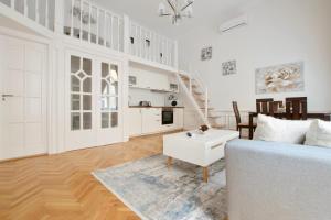 Kuchyňa alebo kuchynka v ubytovaní Luxury Apartment by Hi5 - Havas Street