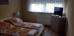 Posteľ alebo postele v izbe v ubytovaní Lotti apartman