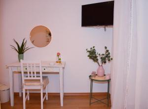 a white desk with a chair and a mirror at Lùrooms- Guesthouse in Noto in Noto