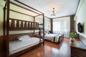 Postel nebo postele na pokoji v ubytování Memory Inn Guilin Central
