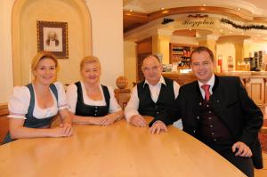 Členové personálu v ubytování Hotel Neuwirt