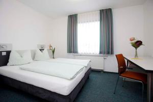 Postel nebo postele na pokoji v ubytování Jugendherberge Köln-Deutz