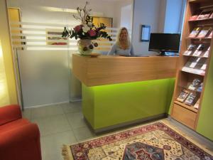 Un televizor și/sau centru de divertisment la Hotel Plainbrücke | self check-in