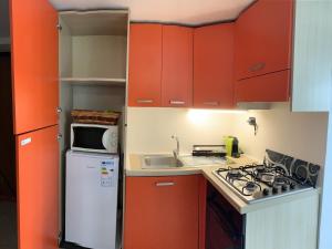 Kuchyňa alebo kuchynka v ubytovaní Azzurra Flat Bari Center