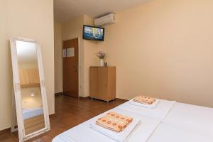 Postel nebo postele na pokoji v ubytování Apartments & Rooms Beus