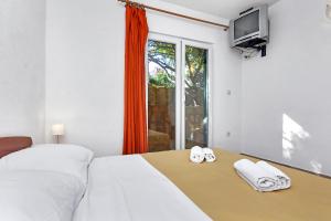 Postel nebo postele na pokoji v ubytování Apartmani Nikola