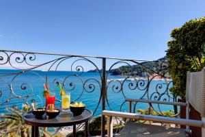 a table on a balcony with a view of the ocean at Hotel Continental in Santa Margherita Ligure