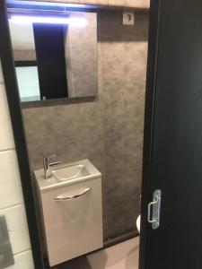 Ένα μπάνιο στο le studio