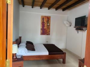 Un pat sau paturi într-o cameră la La Casona de Juancho