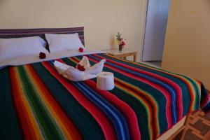 Postel nebo postele na pokoji v ubytování Tikawasi Homestay Comunidad Pueblo Isla Amantani José Luis