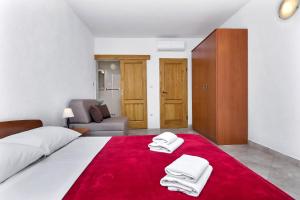 Postel nebo postele na pokoji v ubytování Apartmani Nikola