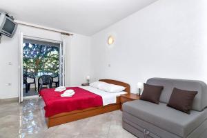 Postel nebo postele na pokoji v ubytování Apartmani Nikola