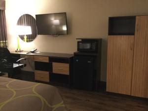 Gallery image of Super 8 by Wyndham South Holland in South Holland