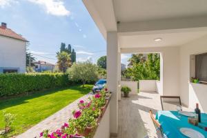 Vonkajšia záhrada v ubytovaní Apartments Coronata