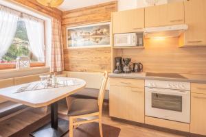 Kuchyňa alebo kuchynka v ubytovaní Bella-Vista Apart Sölden