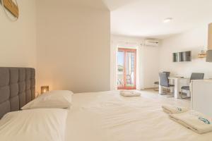 Posteľ alebo postele v izbe v ubytovaní Apartments Coronata