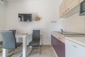 Kuchyňa alebo kuchynka v ubytovaní Apartments Coronata