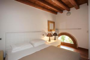 Säng eller sängar i ett rum på Villa Moro Lin Design Apartments
