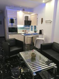 A kitchen or kitchenette at TOTANI LUX