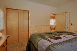 Postel nebo postele na pokoji v ubytování 43R Edna's Hearts Desire