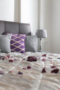 a bed with some pet roses on it with at Smaragdi in Perivolos